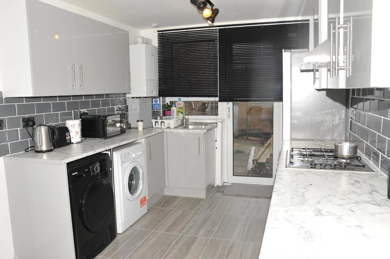 Guest house Austen House Hotel Thamesmead